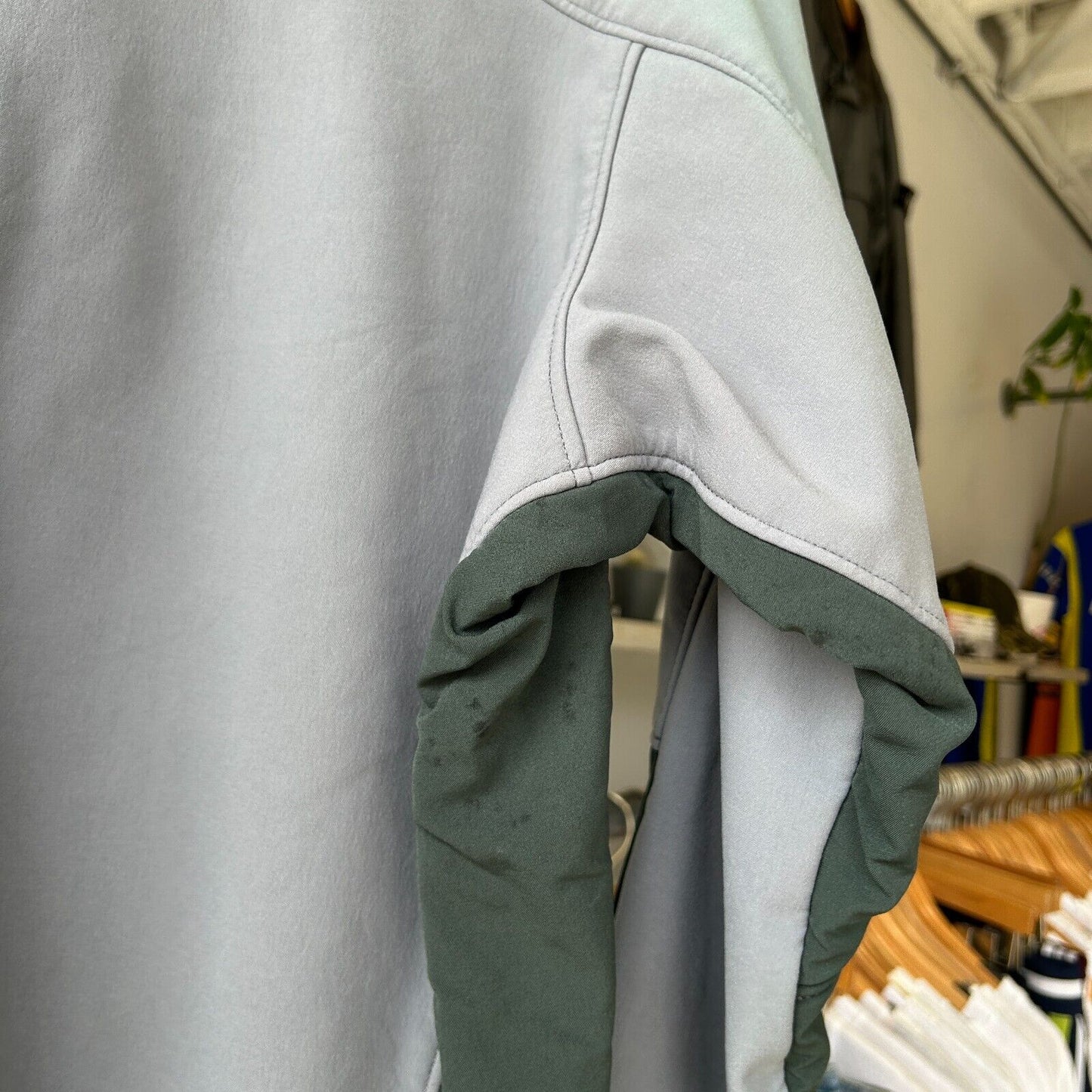 VINTAGE | Mountain Hardwear Gore Windstopper Sun Faded Jacket sz S-M