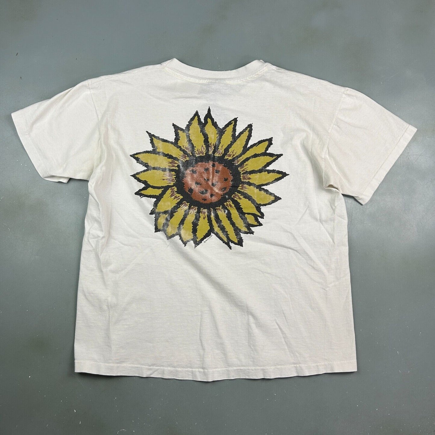 VINTAGE 90s | Shippensburg University Sunflower T-Shirt sz L Adult