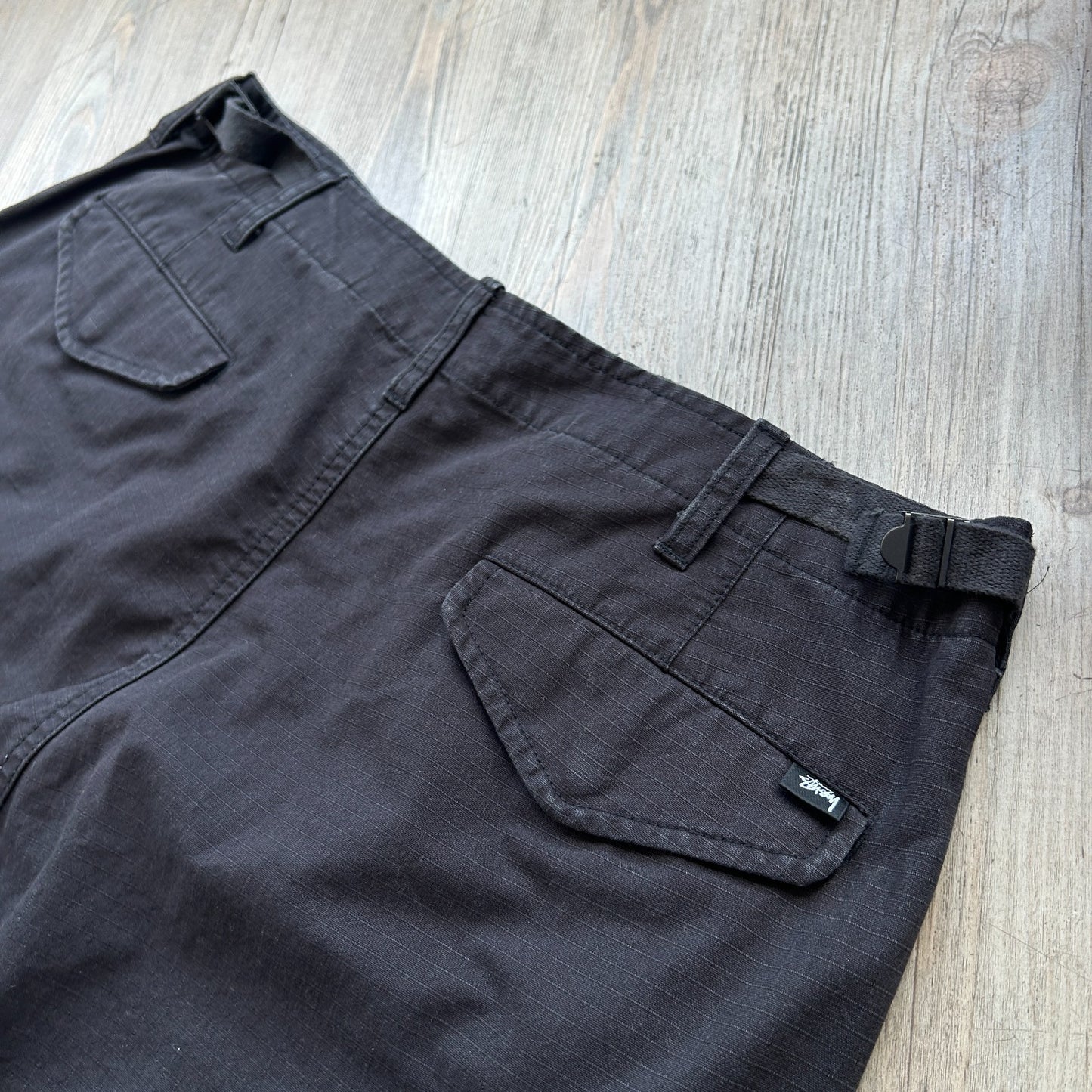 STUSSY | Black Cargo Pocket Loose Fit Shorts sz W34