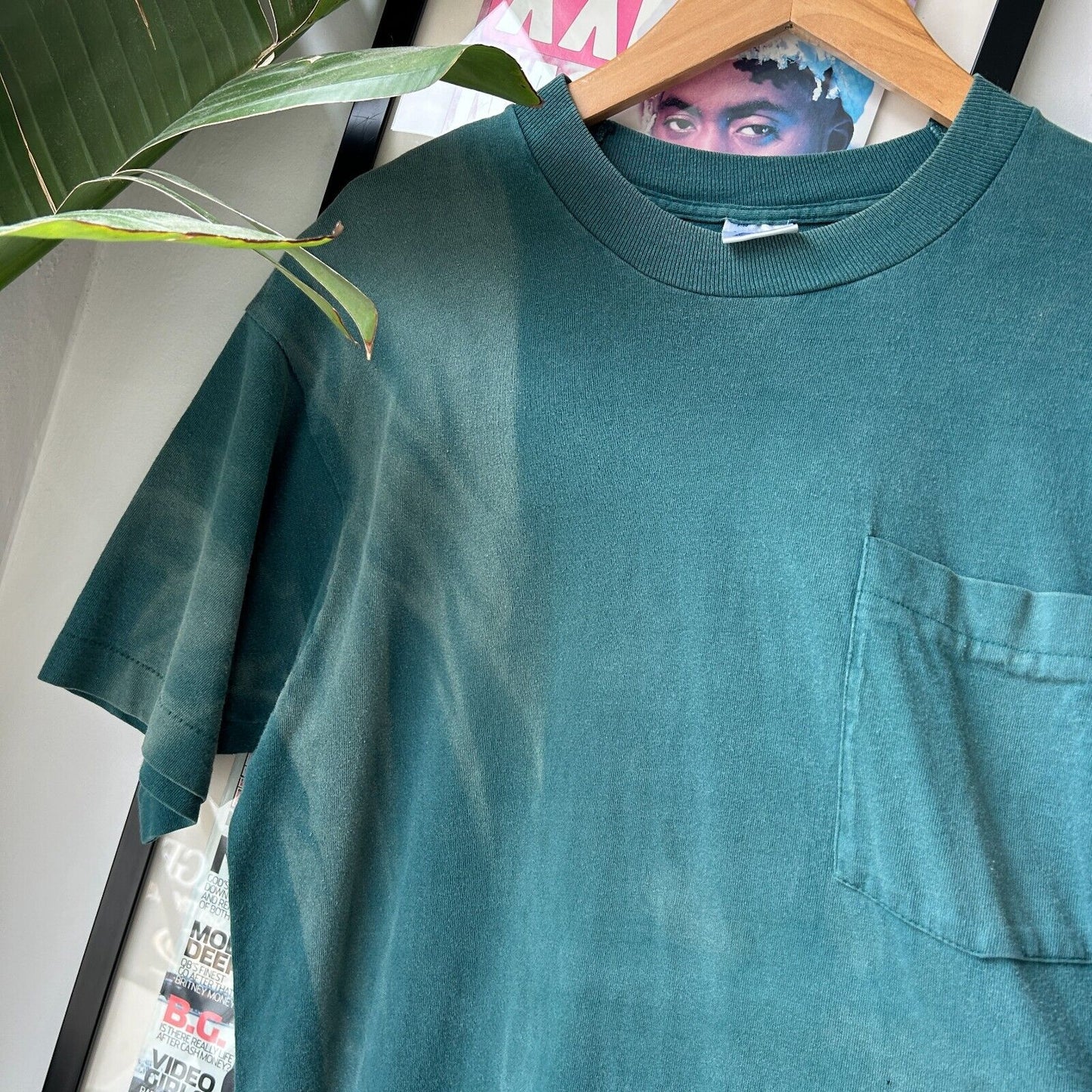 VINTAGE 90s | Sun Faded Blank Green T-Shirt sz L