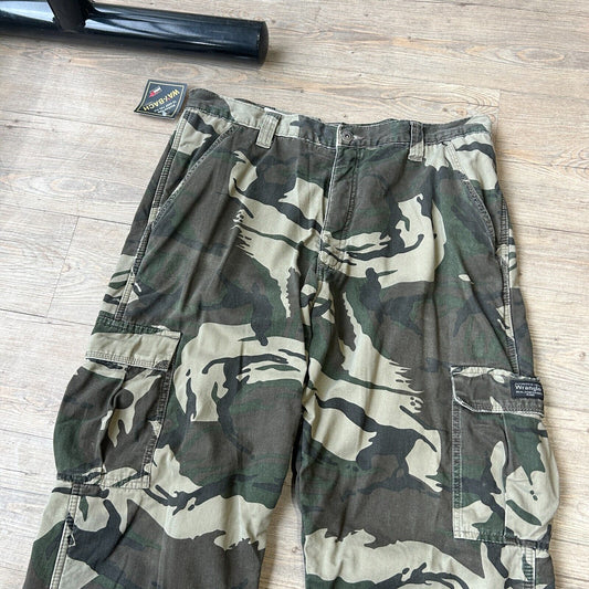 VINTAGE | Wrangler Camouflage Fleece Lined Cargo Pants sz W36 L30