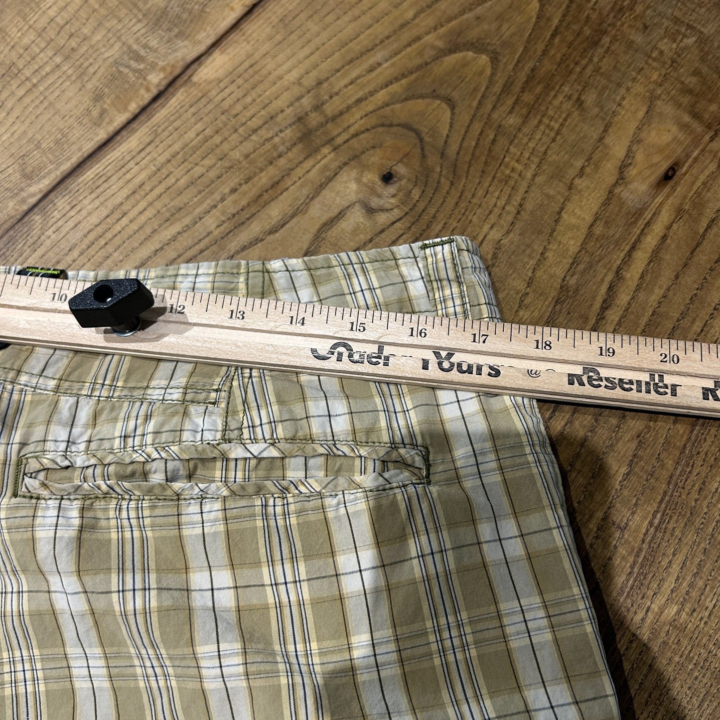 VINTAGE Y2K | QuickSilver Loose Fit Plaid Shorts sz W34