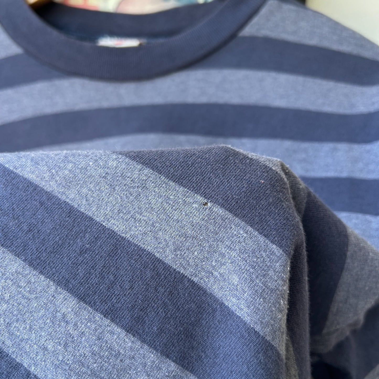 VINTAGE 90s | Blank Blue Striped T-Shirt sz S