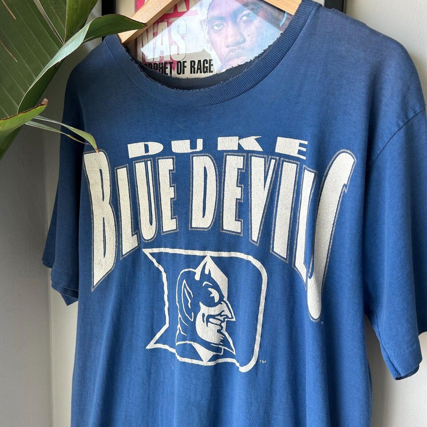 VINTAGE 90s | Duke Blue Devils Thrashed University T-Shirt sz M