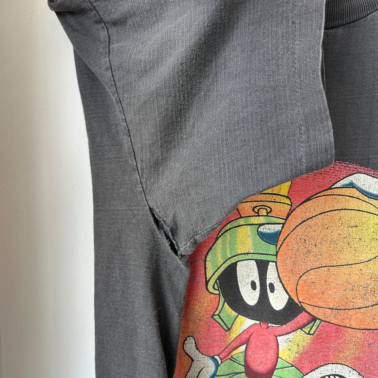 VINTAGE 1993 | Marvin The Martian Zero Gravity Faded Basketball T-Shirt sz XL