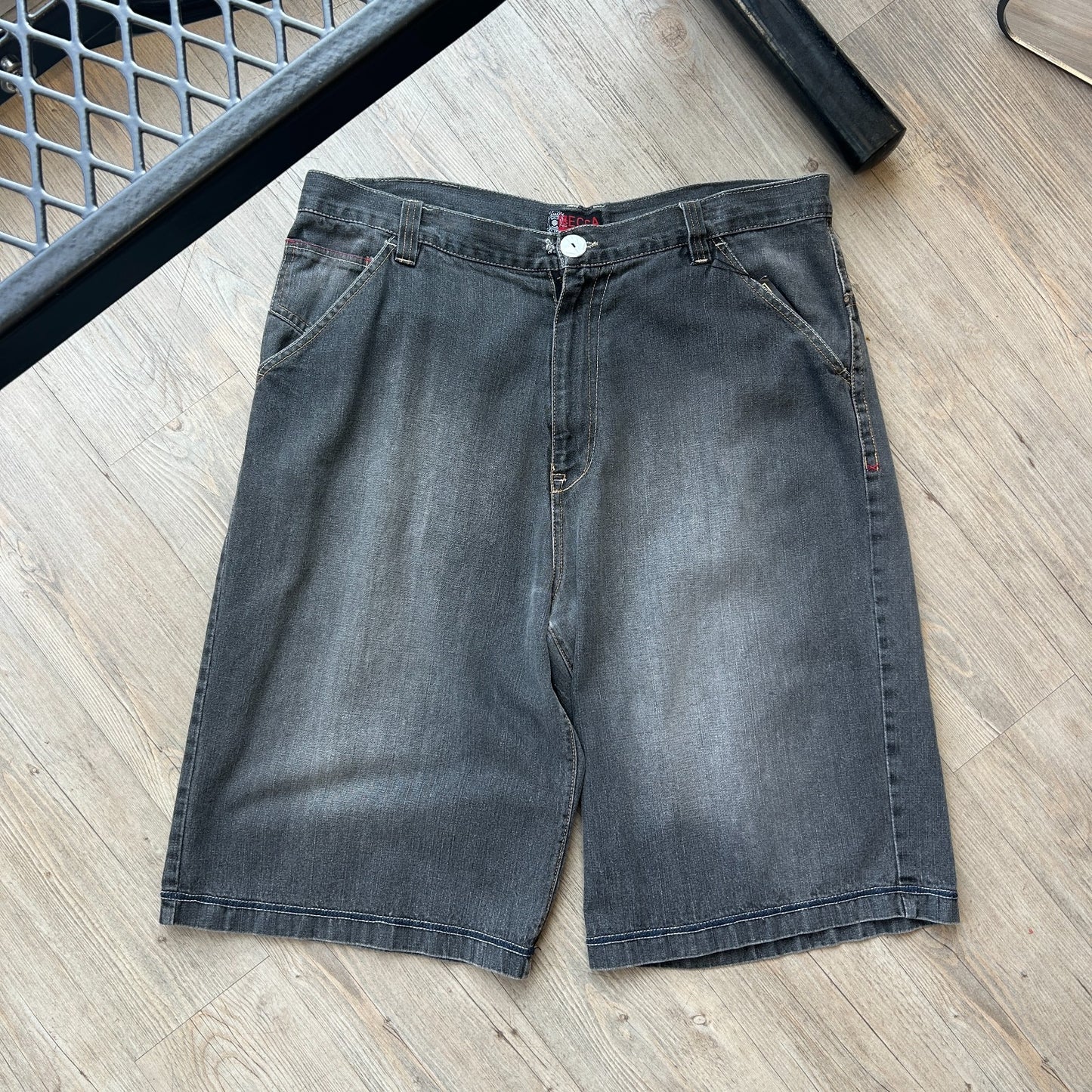 VINTAGE Y2K | Mecca Faded Black Baggy Jean Shorts sz W40
