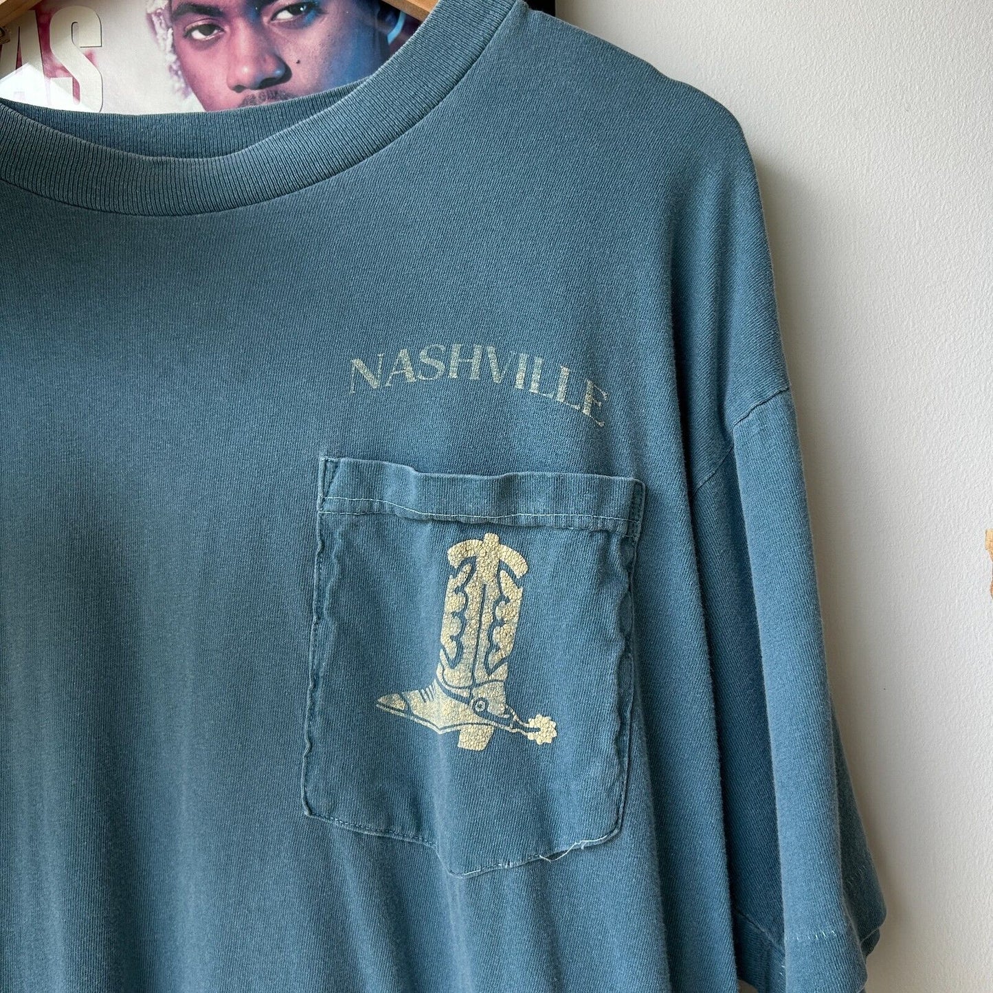 VINTAGE 90s | Nashville Boot Clay Blue Pocket T-Shirt sz M-L