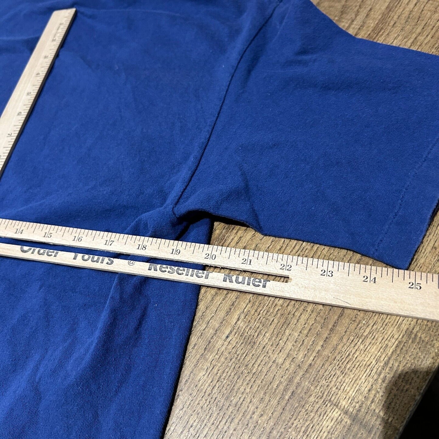 VINTAGE 90s | GUESS Big Gradient Logo T-Shirt sz M Adult