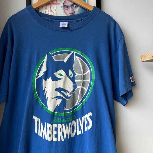 VINTAGE 90s | Minnesota Timberwolves Logo 7 Basketball T-Shirt sz XL (fits L)