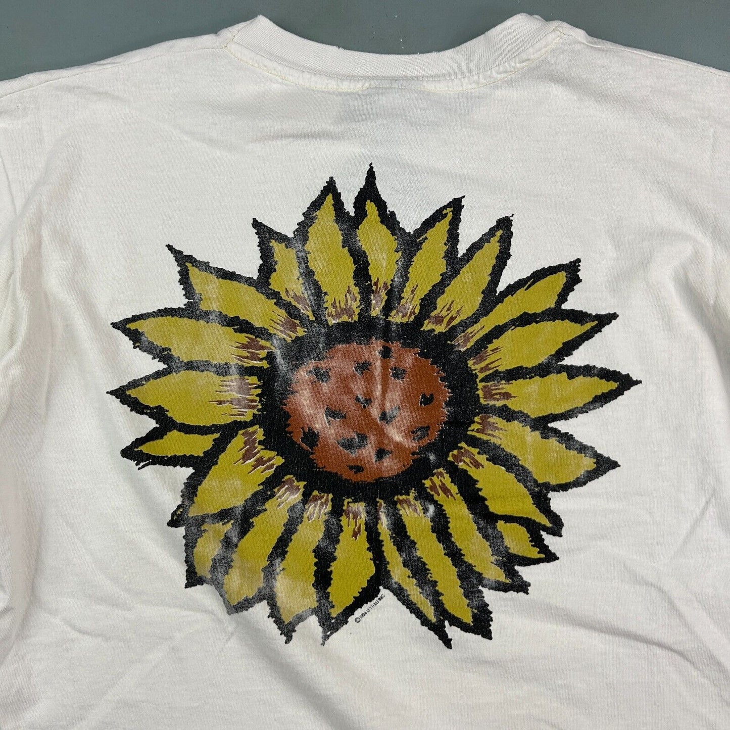 VINTAGE 90s | Shippensburg University Sunflower T-Shirt sz L Adult