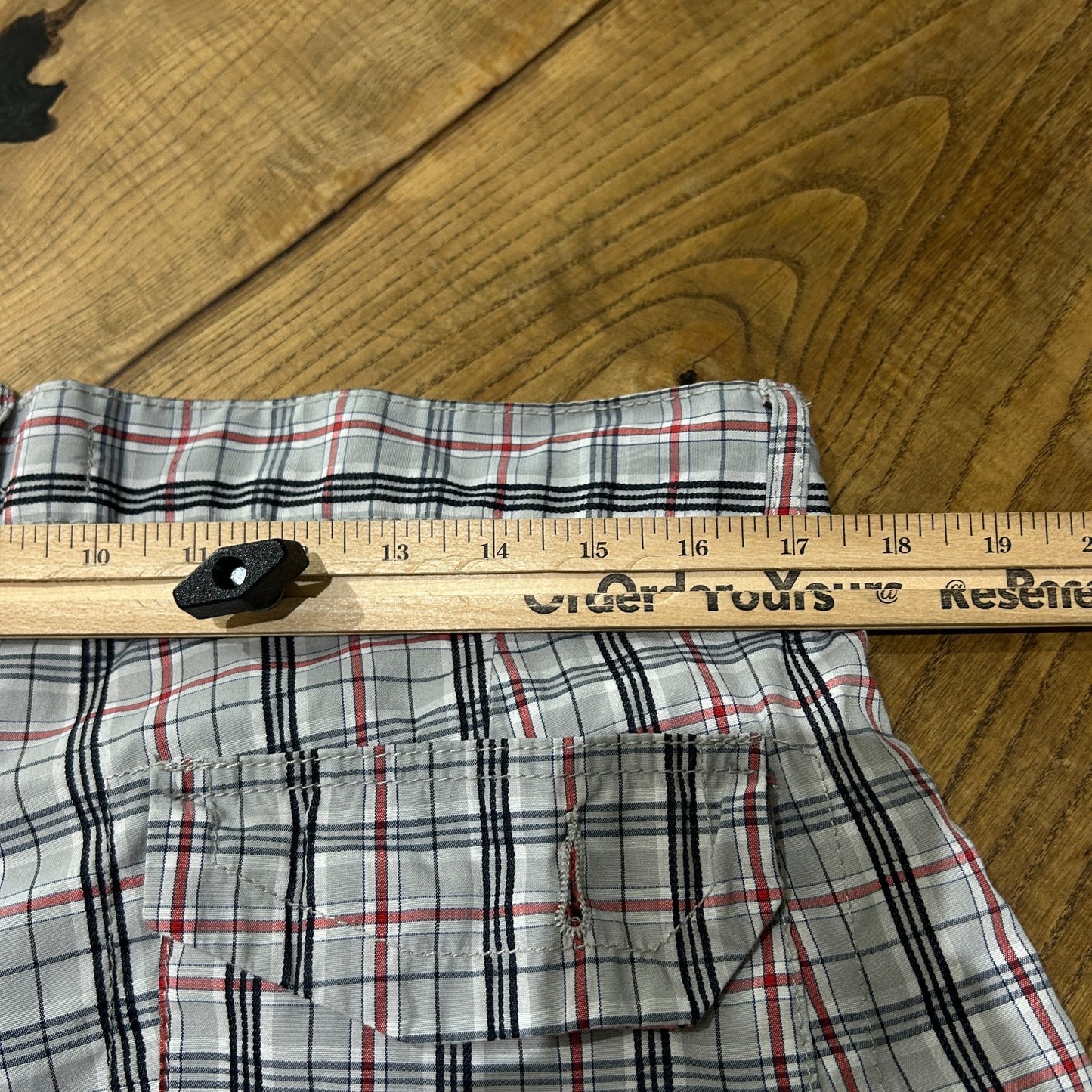 VINTAGE | Bagarda Loose Fit Plaid Cargo Shorts sz W34