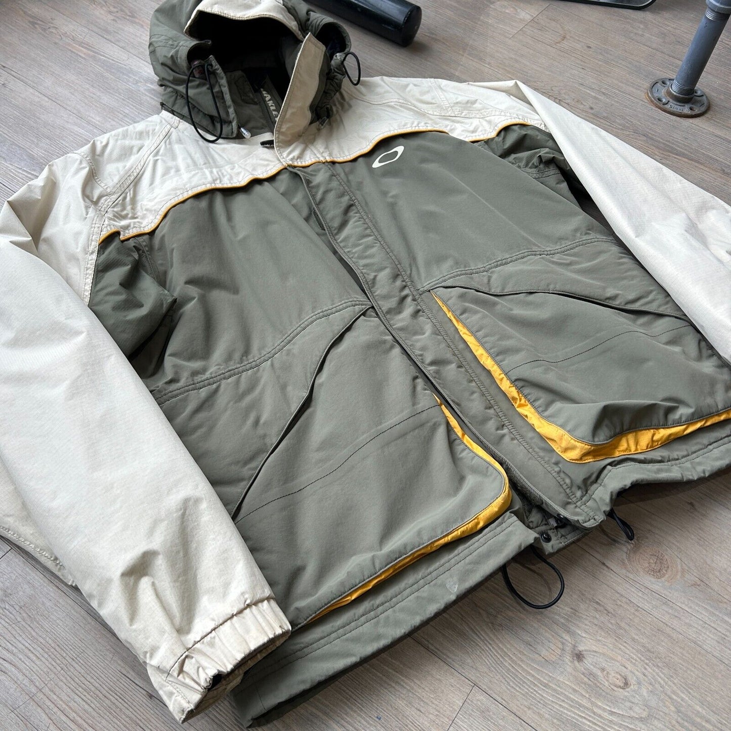 VINTAGE | Oakley Nitro Fuel Layer 2 Snowboard Jacket sz L