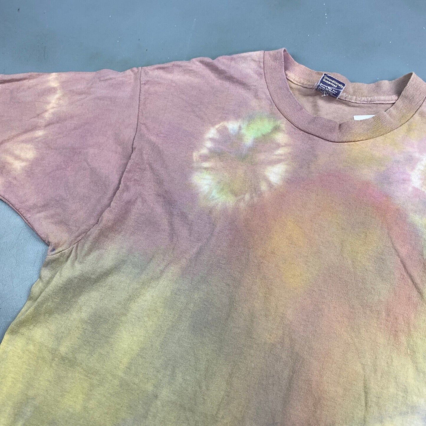 VINTAGE 90s Tye Dye Faded Light Color Single Stitch T-Shirt sz Medium Tall Adult