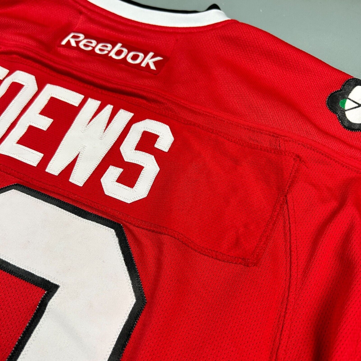 VINTAGE | Chicago Blackhawks NFL Reebok #19 Toews Hockey Jersey sz M Adult