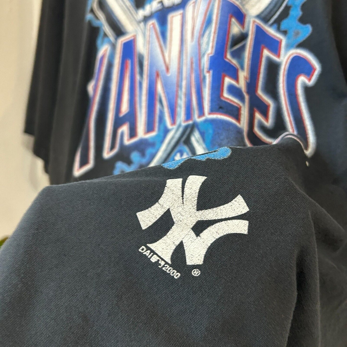 VINTAGE 2000 | NY Yankees Thunder Graphic MLB Baseball T-Shirt sz L Adult