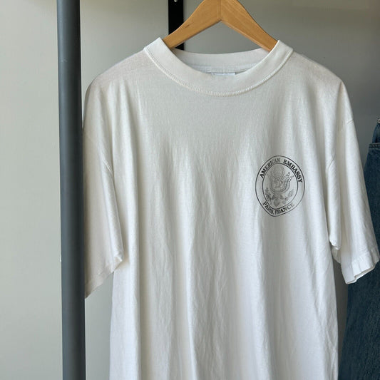 VINTAGE 90s | American Embassy Paris France T-Shirt sz M-L