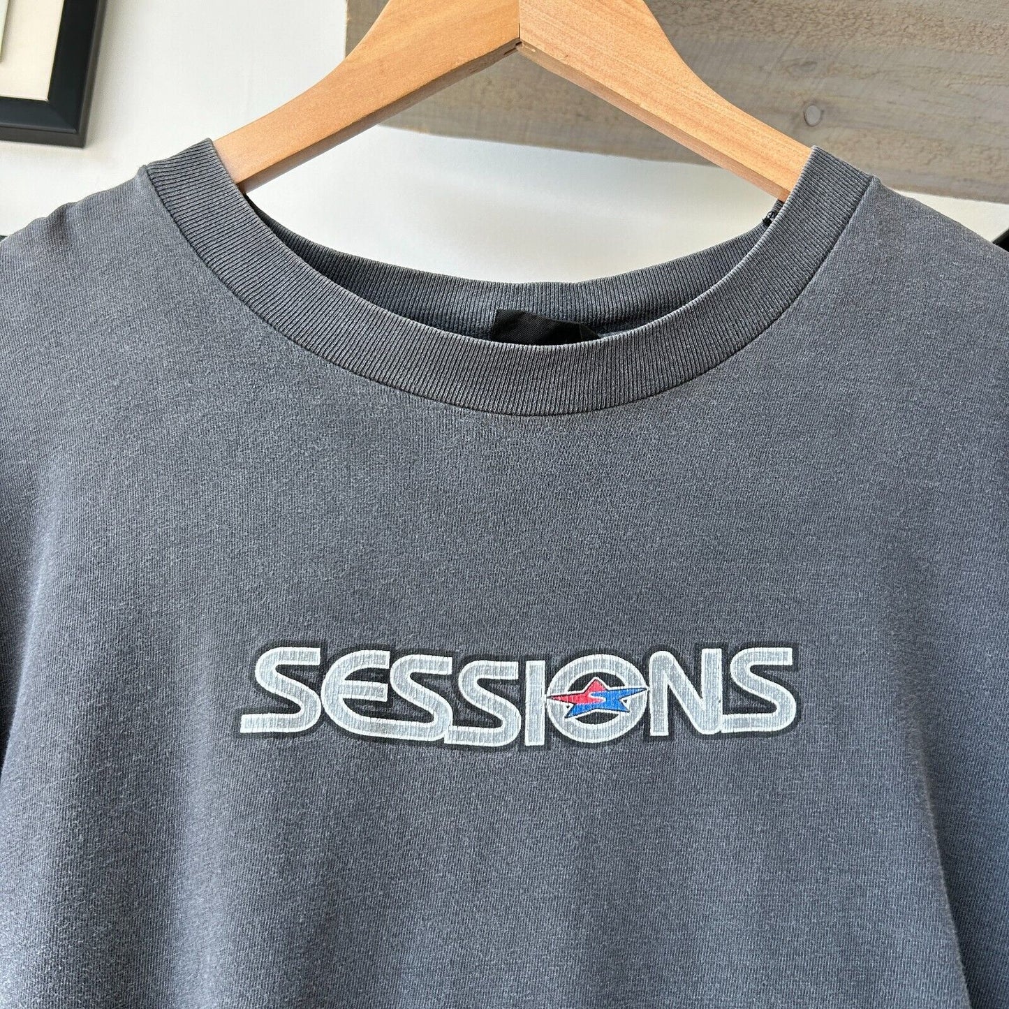 VINTAGE 90s | Sessions Faded Long Sleeve T-Shirt sz M