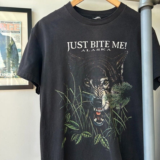 VINTAGE 90s | Just Bite Me Alaska T-Shirt sz M