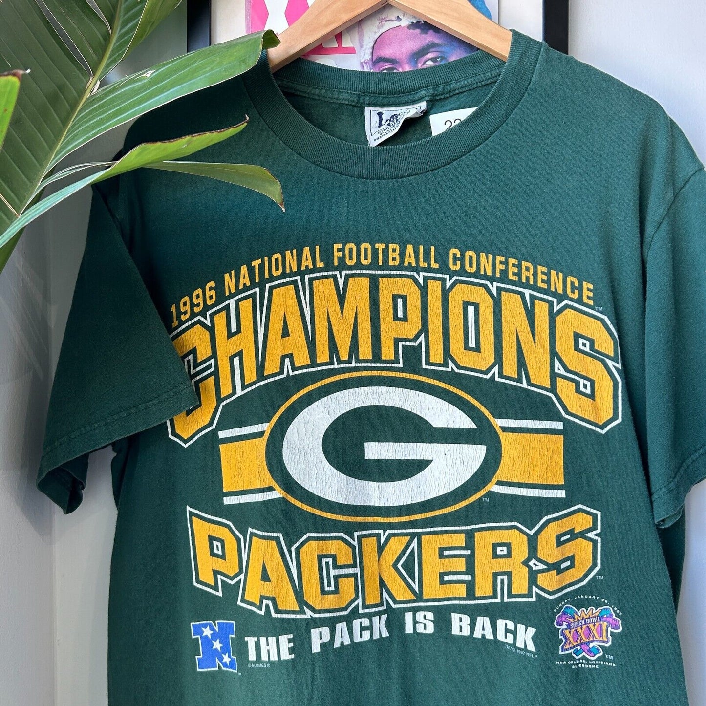 VINTAGE 90s | Green Bay Packers The Pack Is Back T-Shirt sz M