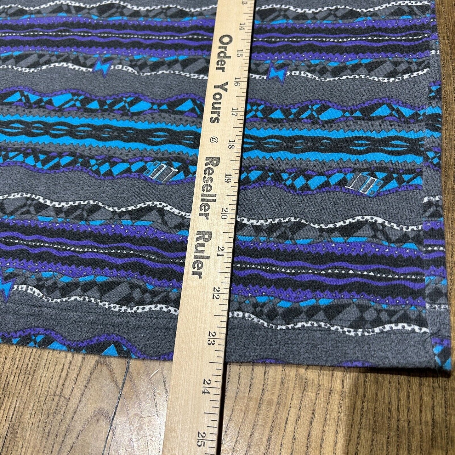 VINTAGE 90s | Bolt All Over Striped Print T-Shirt sz M