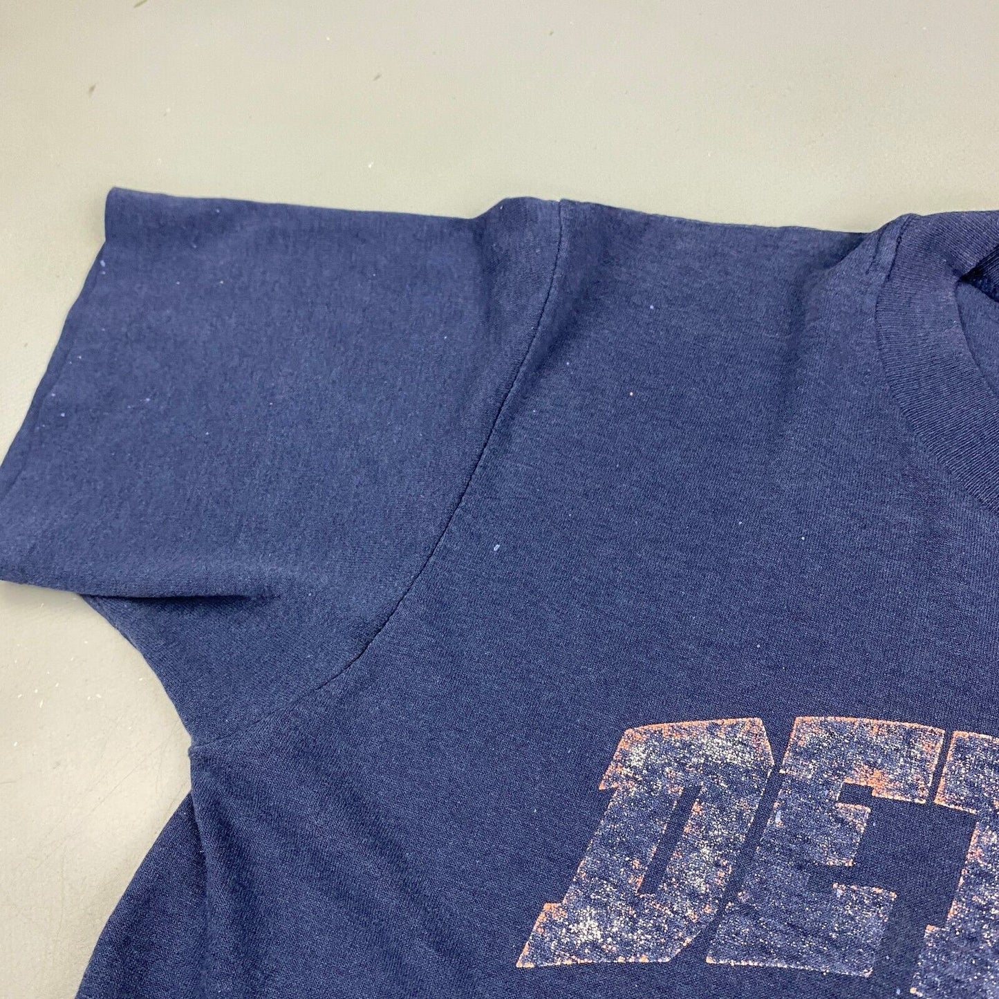 VINTAGE 80s MLB Detroit Tigers Faded Navy Baseball Logo 7 T-Shirt sz Small Adult