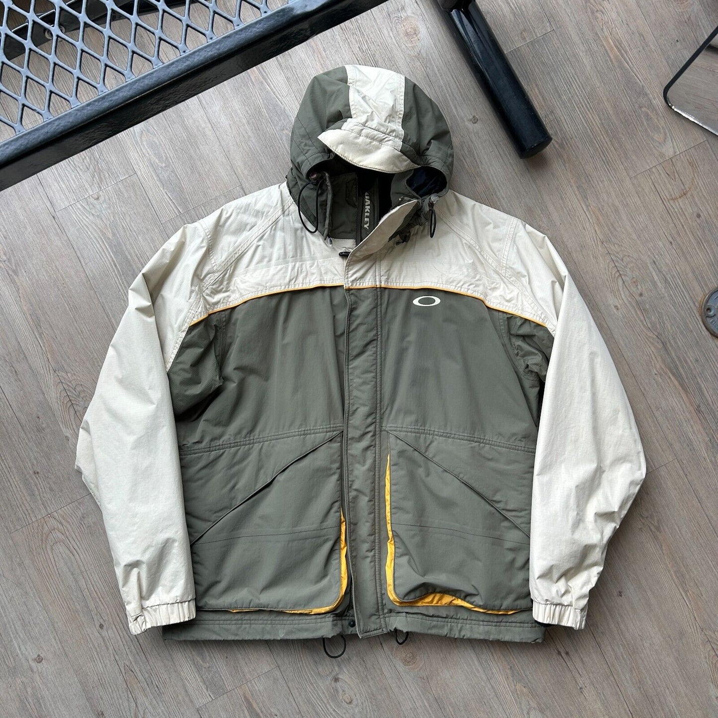 VINTAGE | Oakley Nitro Fuel Layer 2 Snowboard Jacket sz L