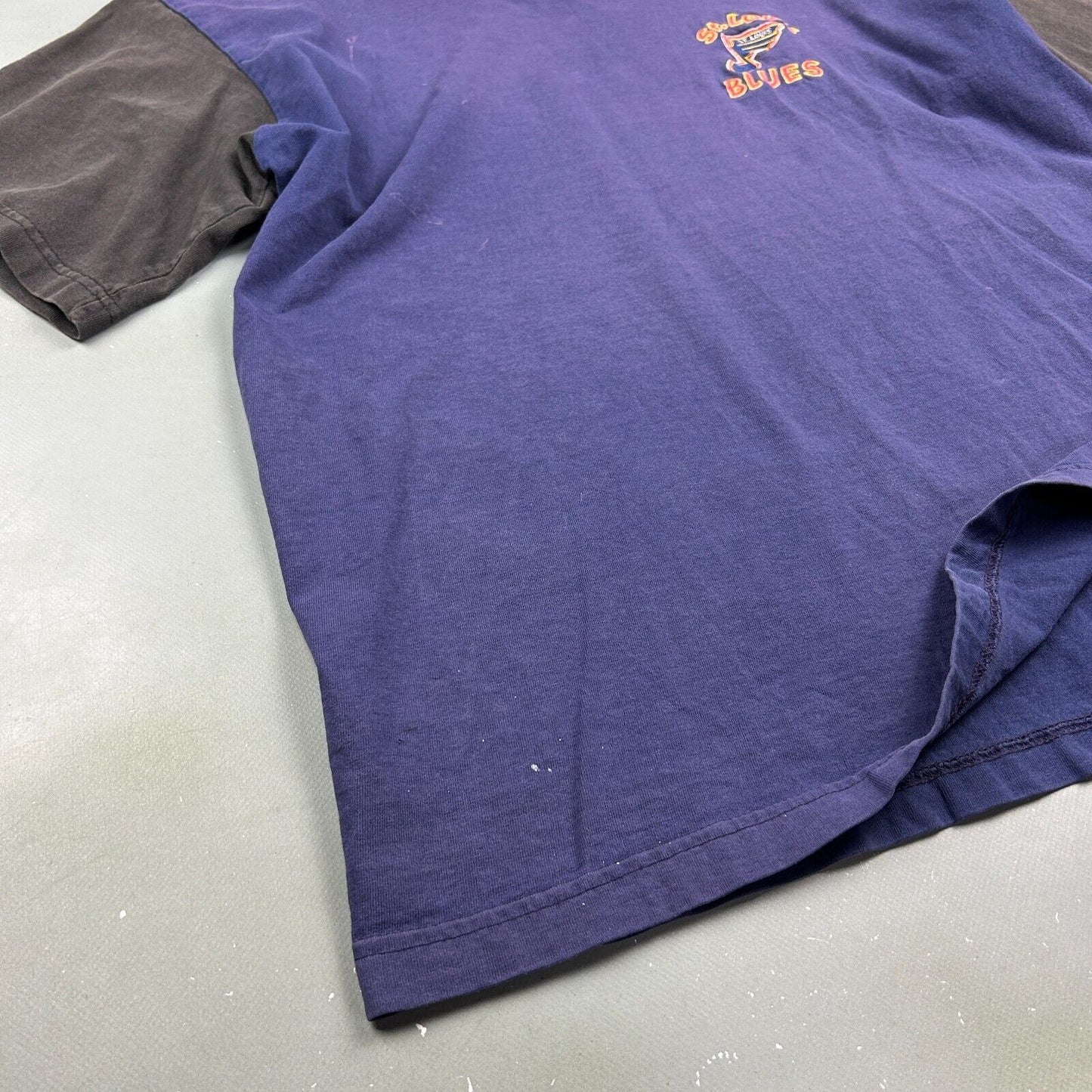 VINTAGE 90s | St. Louis Blues Embroidered Logo Faded Hockey T-Shirt sz XL Adult