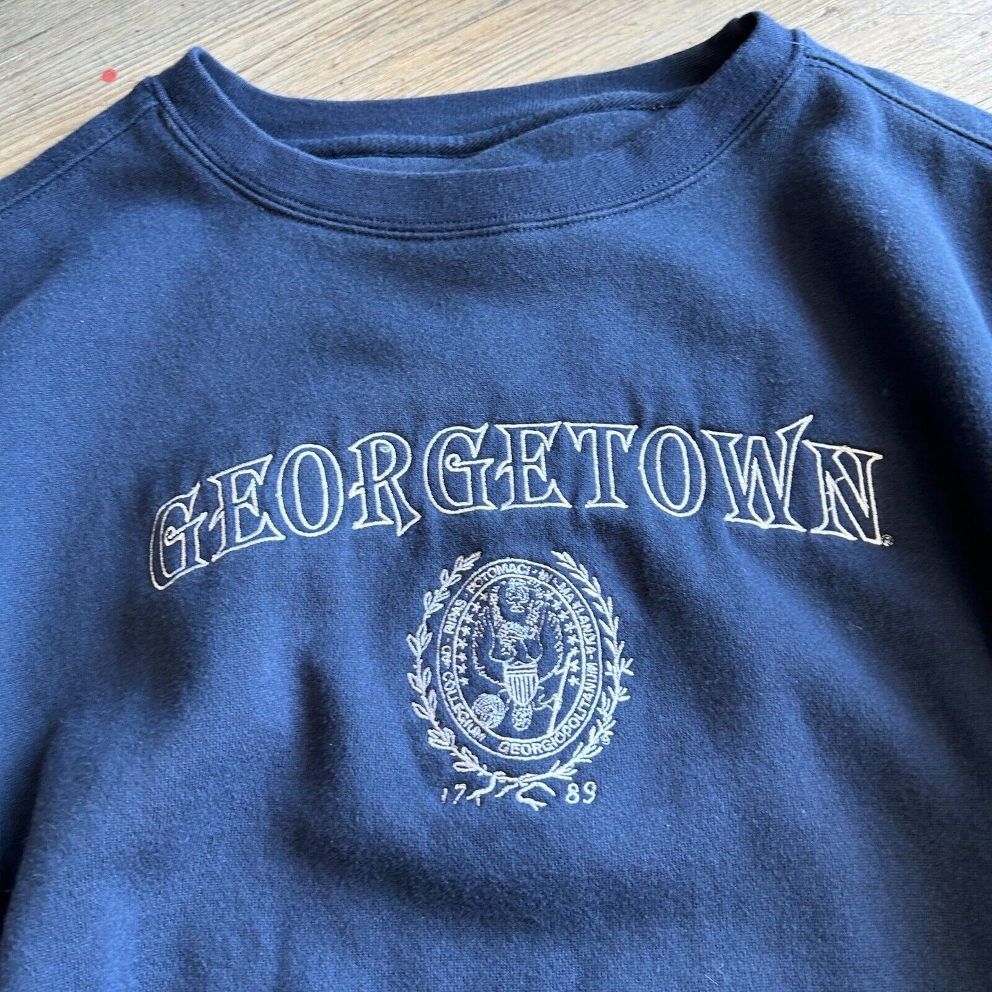 VINTAGE | Georgetown Embroidered Crest Crew Sweater sz L