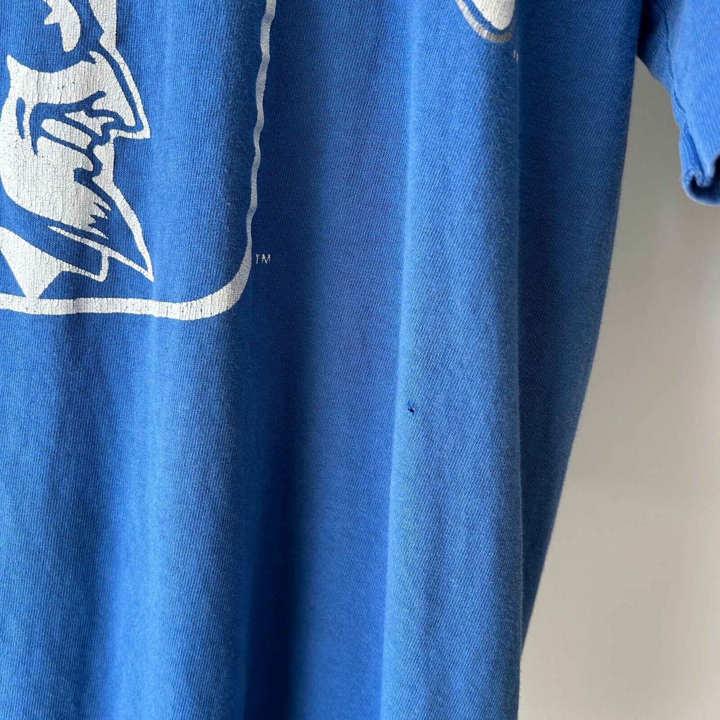 VINTAGE 90s | Duke Blue Devils Thrashed University T-Shirt sz M