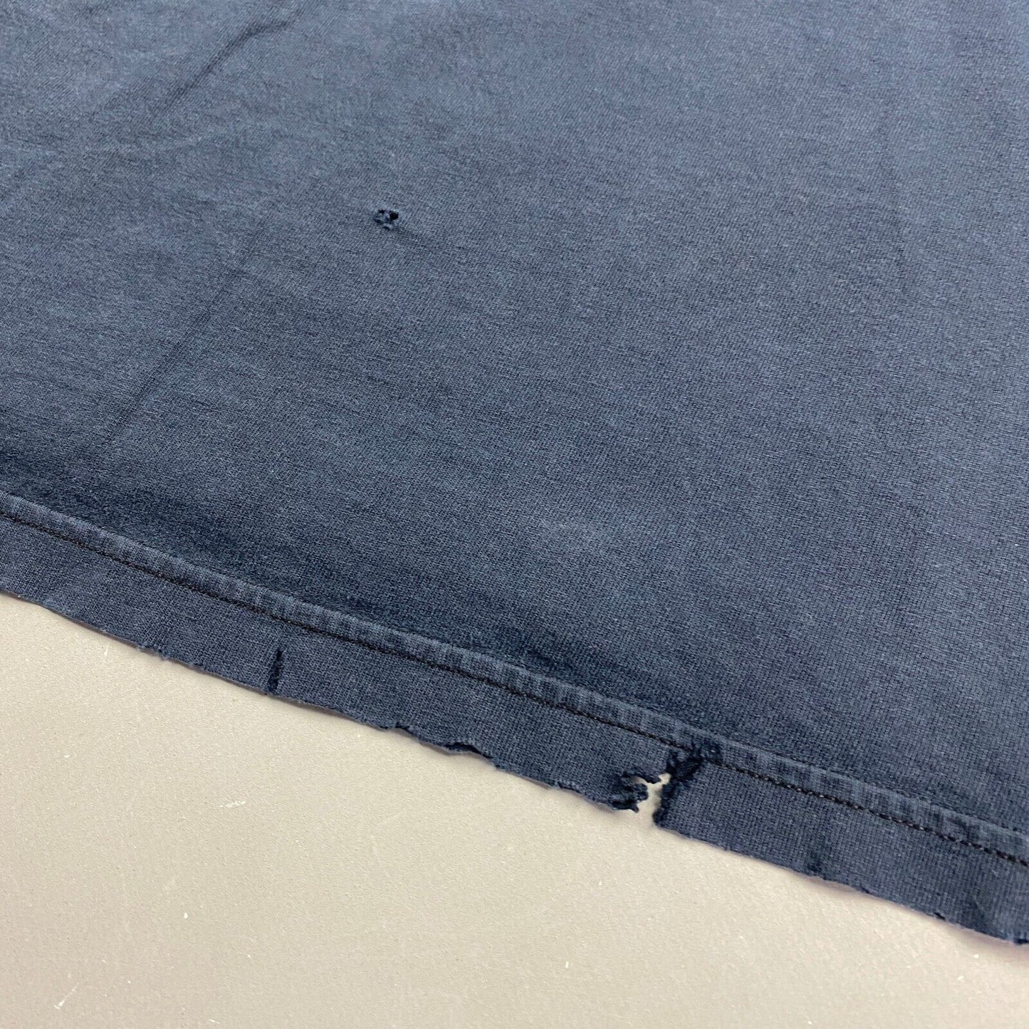 VINTAGE Rainforrest Cafe Nashville Distressed Navy T-Shirt sz Large Adult