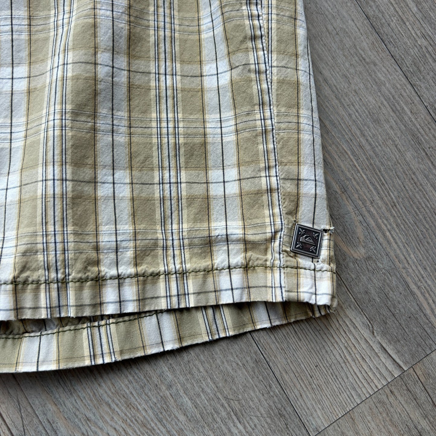 VINTAGE Y2K | QuickSilver Loose Fit Plaid Shorts sz W34
