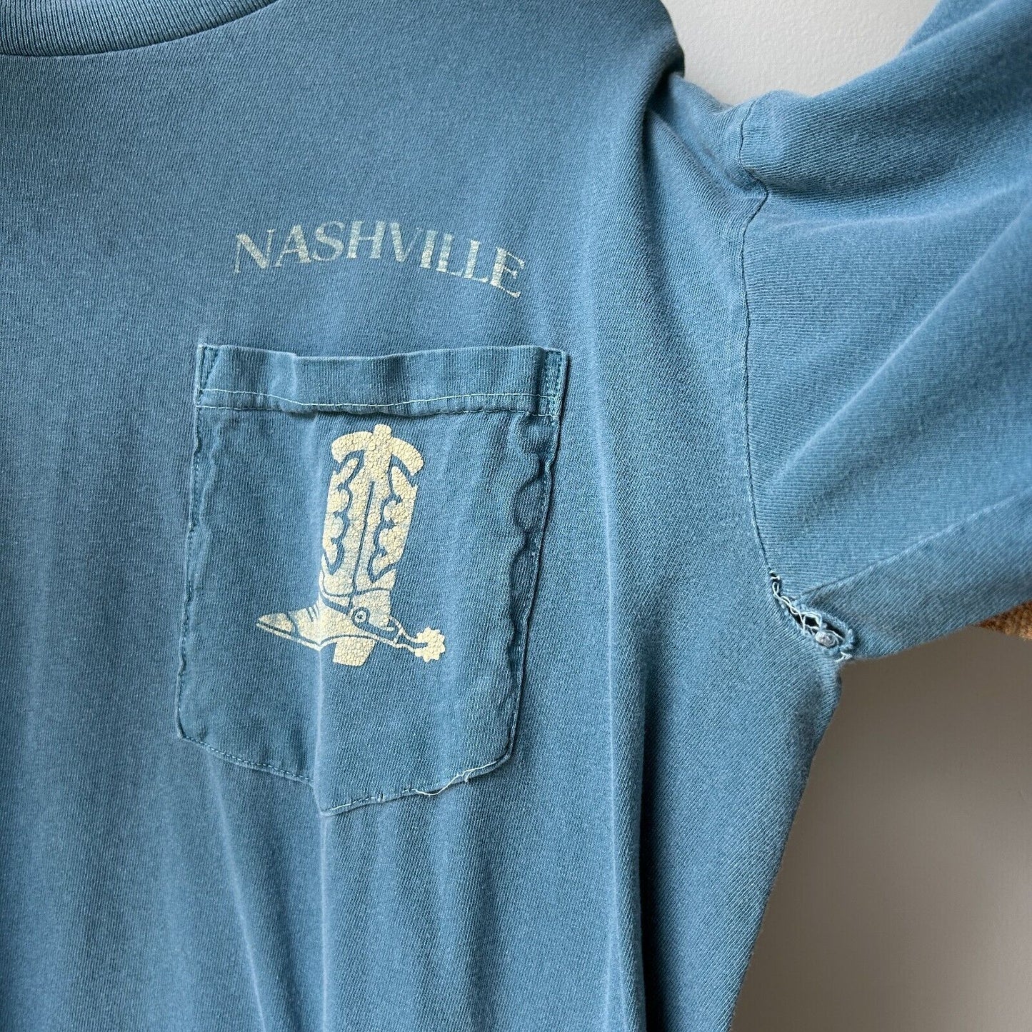 VINTAGE 90s | Nashville Boot Clay Blue Pocket T-Shirt sz M-L