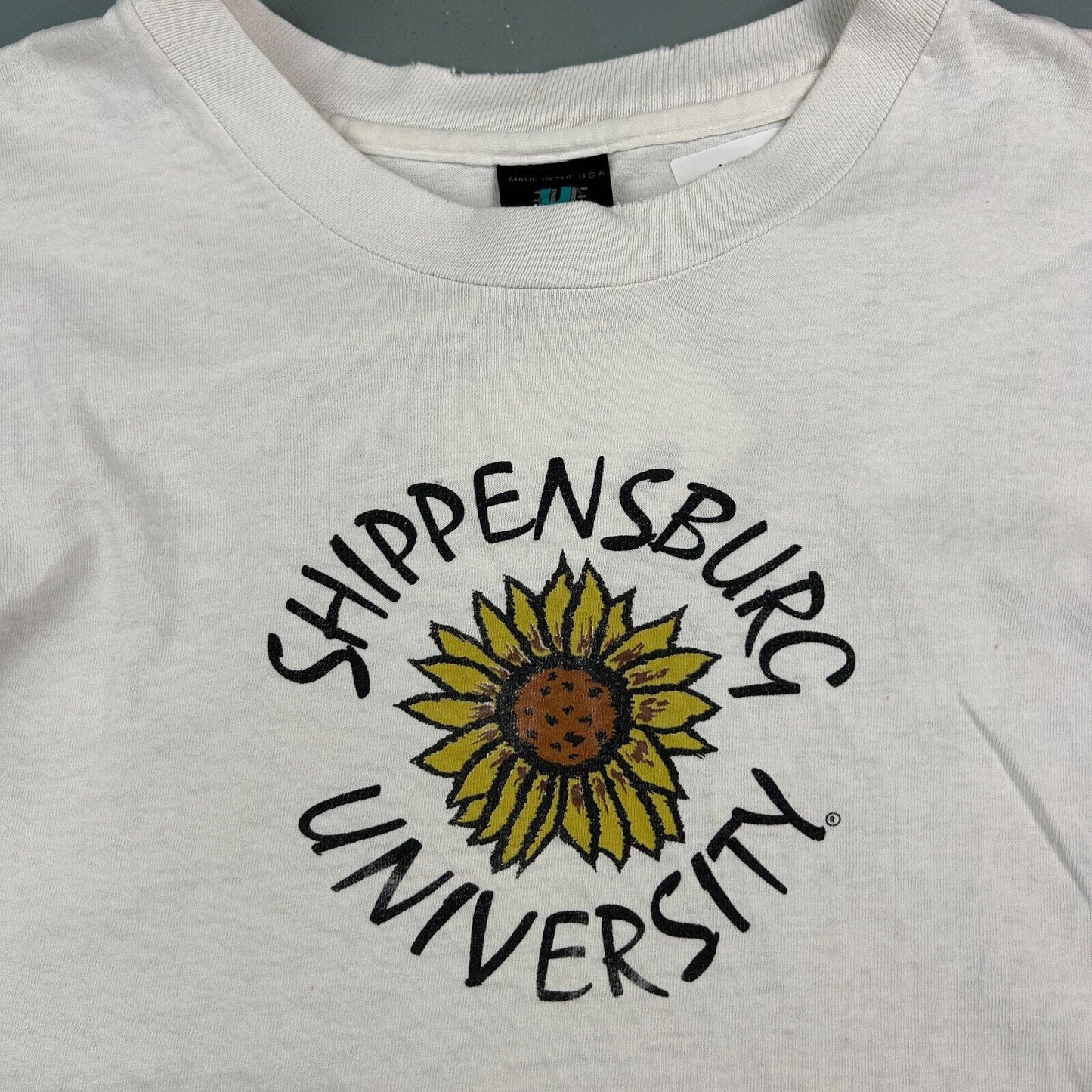 VINTAGE 90s | Shippensburg University Sunflower T-Shirt sz L Adult