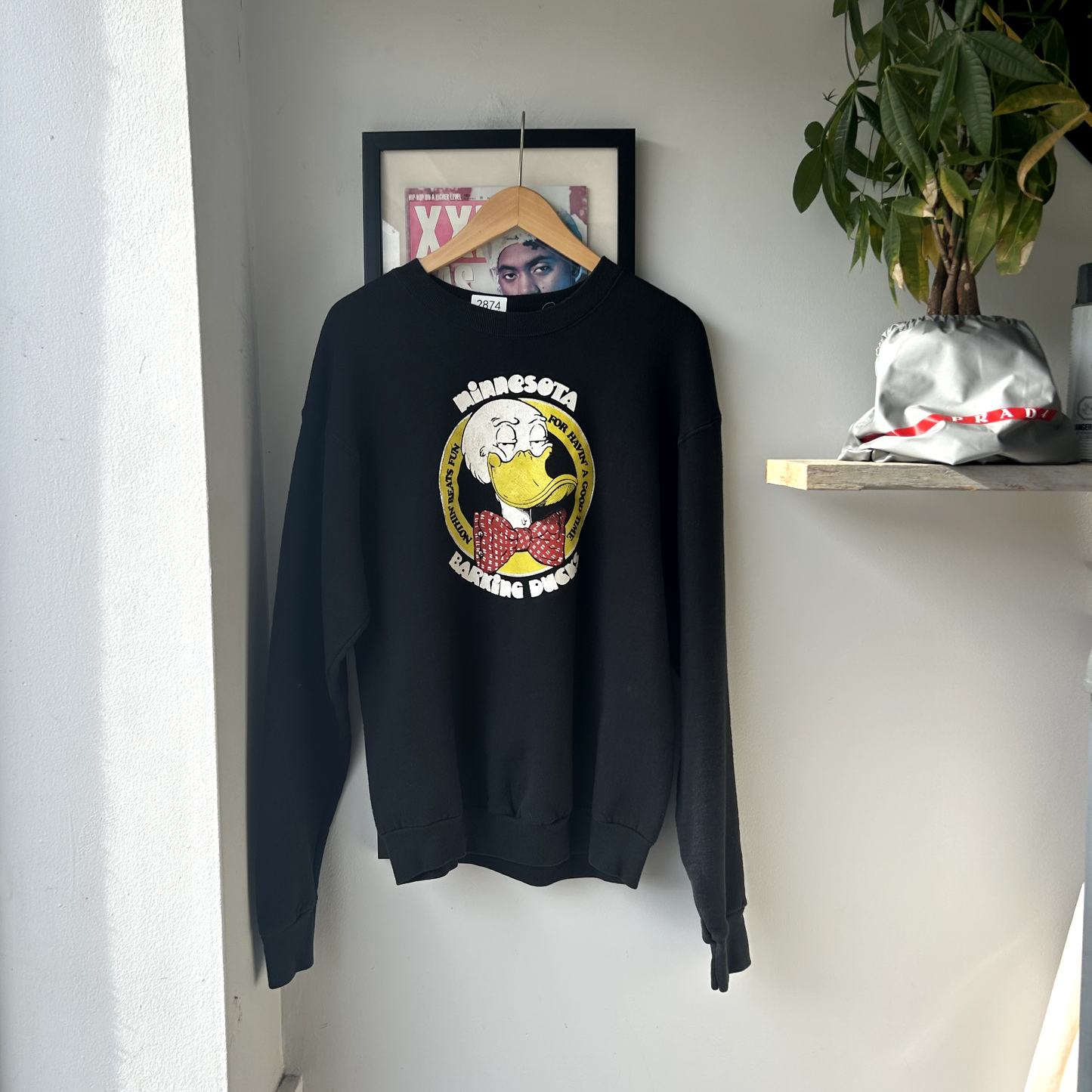 VINTAGE 90s | Minnesota Barking Duck Black Crewneck Sweater sz M-L Adult