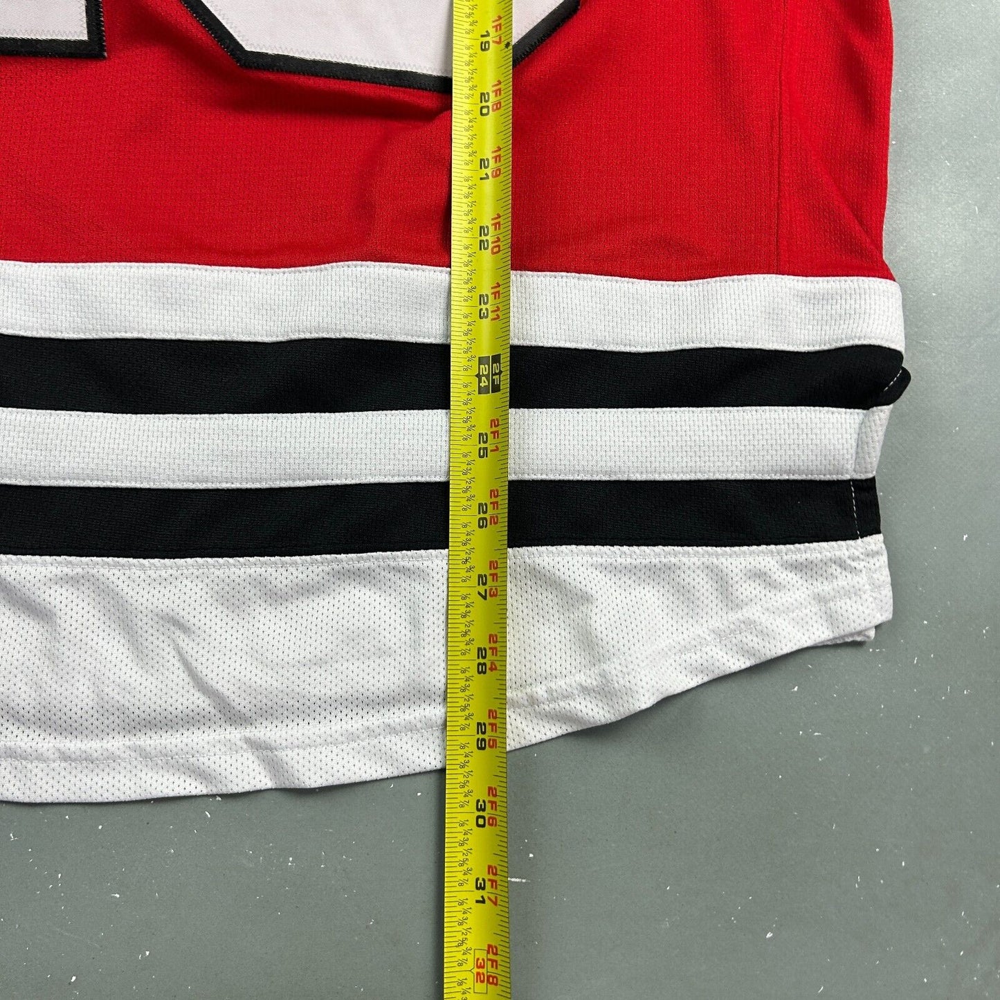 VINTAGE | Chicago Blackhawks NFL Reebok #19 Toews Hockey Jersey sz M Adult