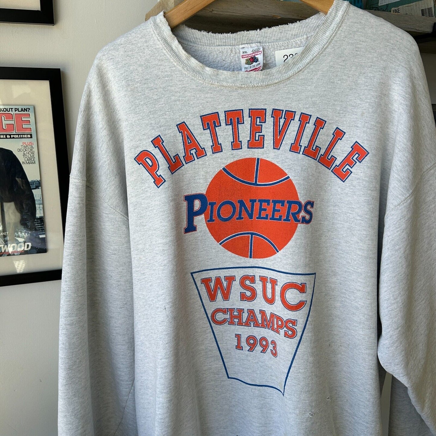 VINTAGE 90s | Platteville Pioneers Basketball Thrashed Sweater sz XXL Adult