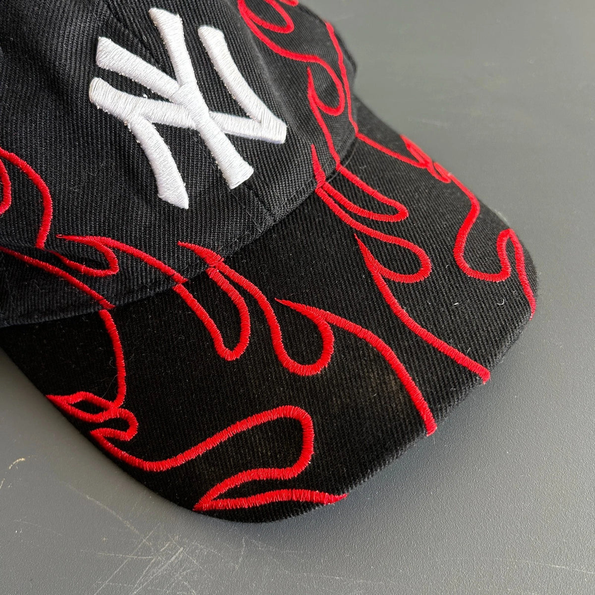 VINTAGE | NY Yankees Twin Flames Strapback Hat sz OS