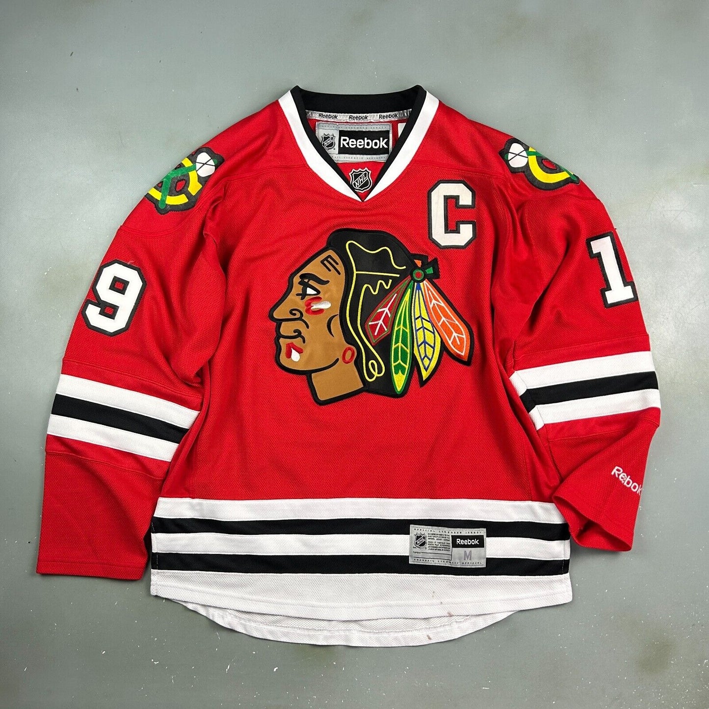 VINTAGE | Chicago Blackhawks NFL Reebok #19 Toews Hockey Jersey sz M Adult