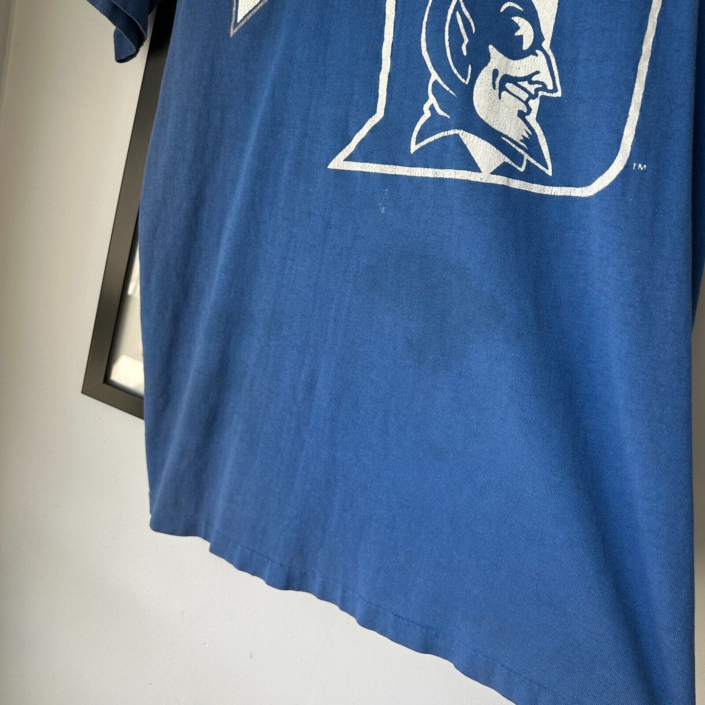 VINTAGE 90s | Duke Blue Devils Thrashed University T-Shirt sz M