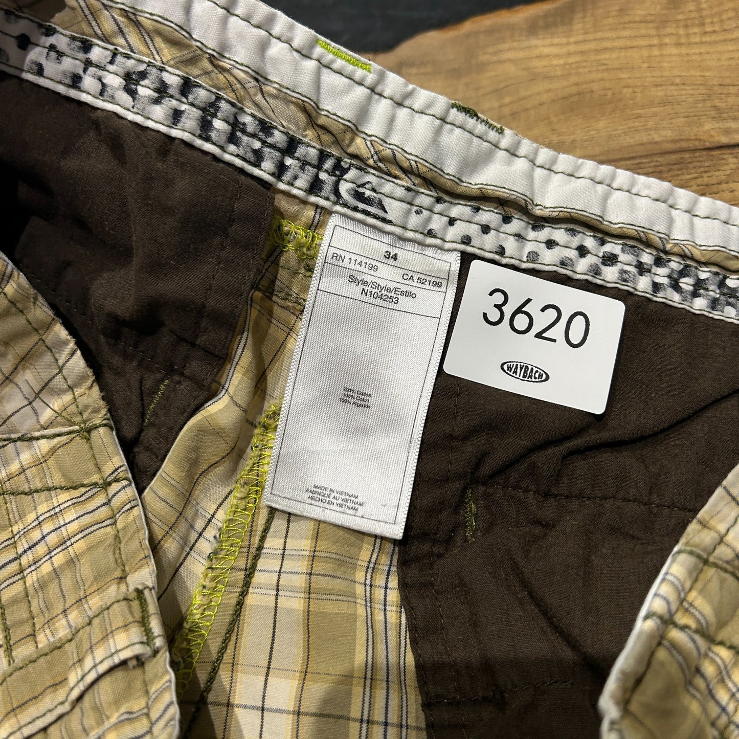 VINTAGE Y2K | QuickSilver Loose Fit Plaid Shorts sz W34