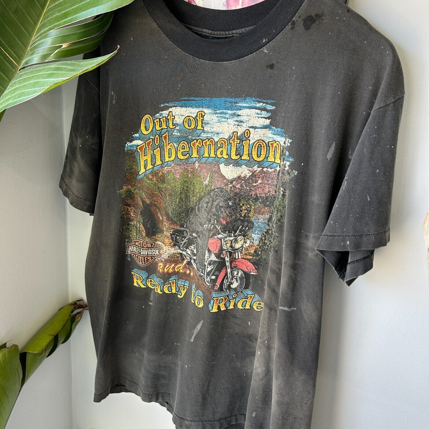 VINTAGE 90s | Harley Davidson Hibernation Biker Bear Thrashed T-Shirt sz L