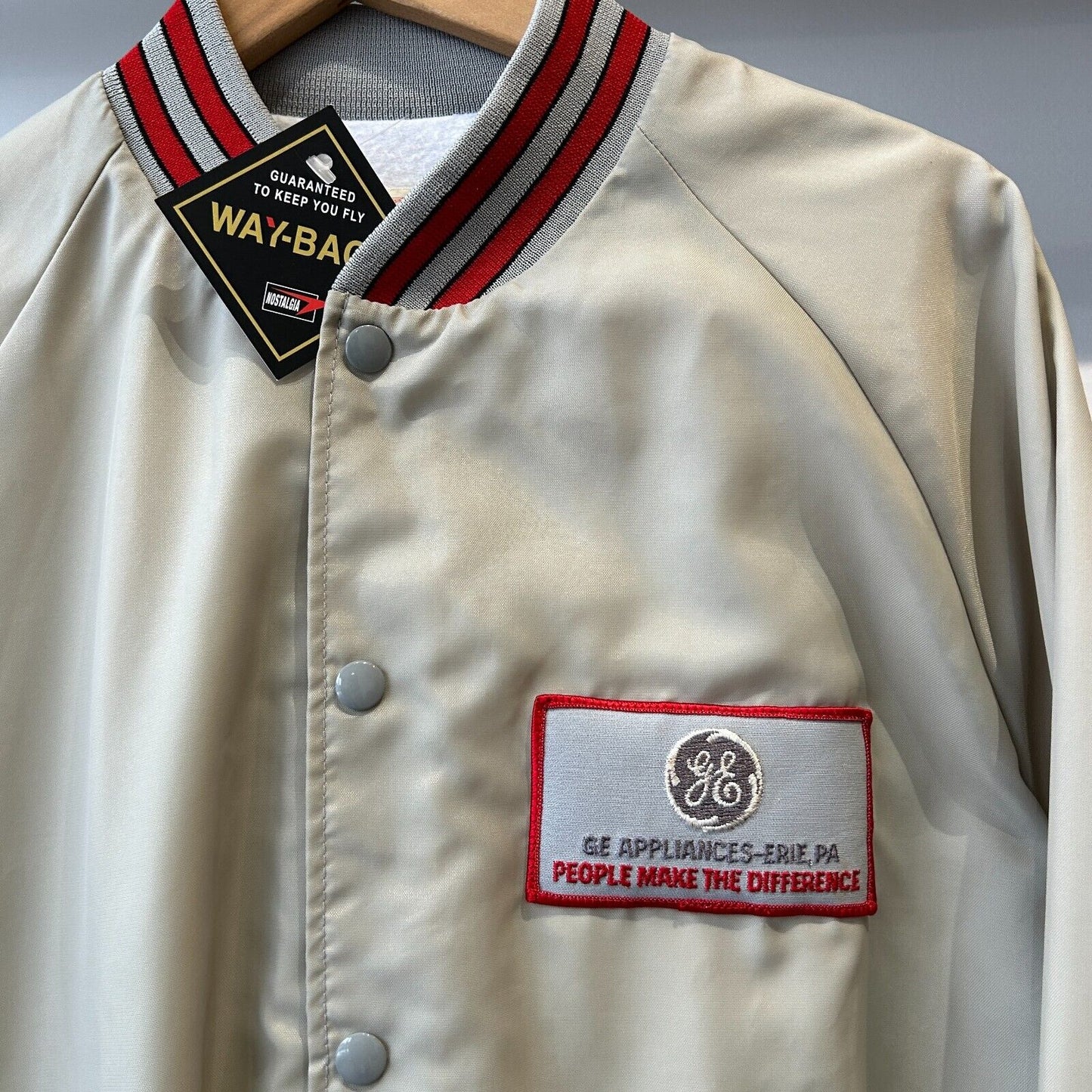 VINTAGE 80s | GE Appliances Grey/Red Button Snap Bomber Jacket sz XL Adult