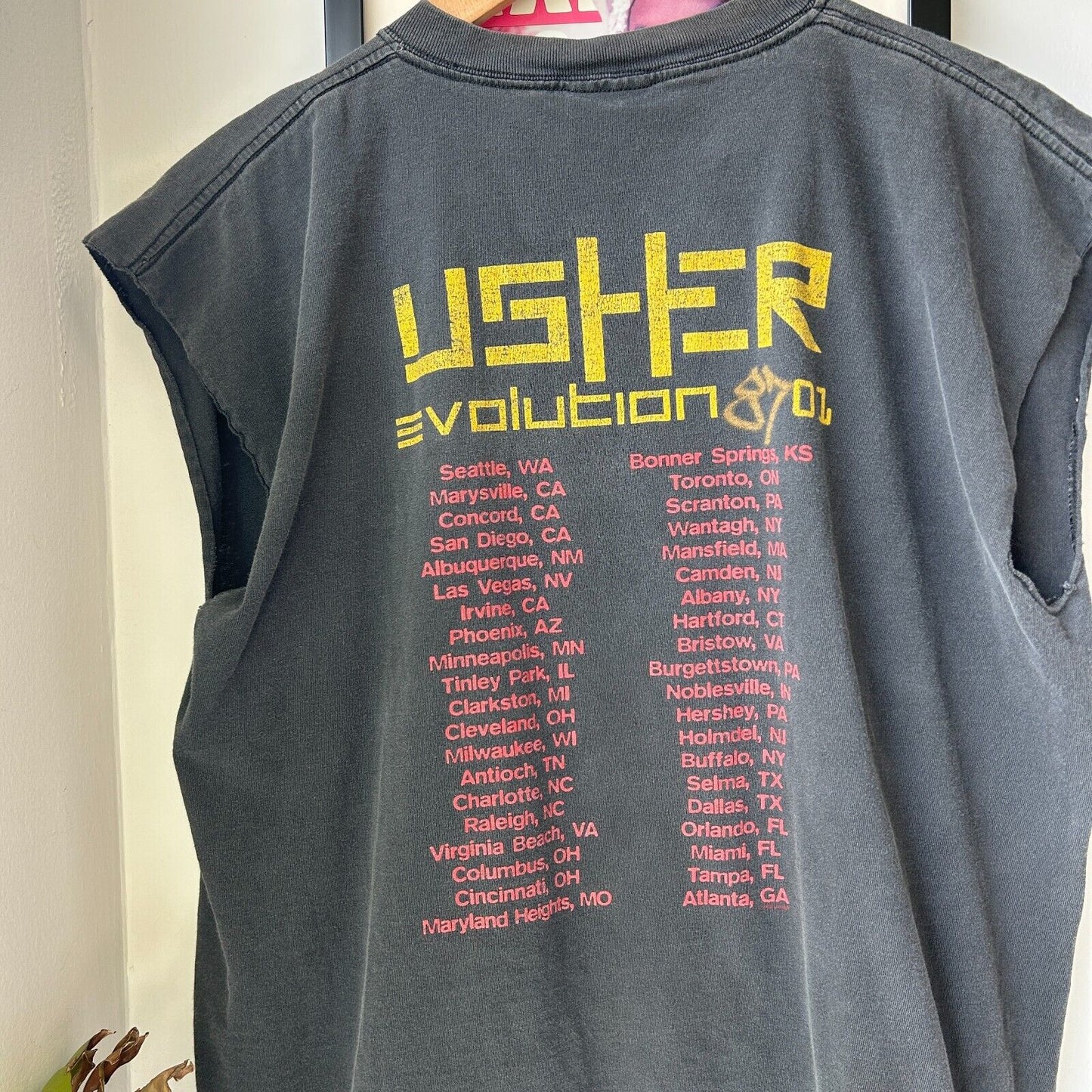 VINTAGE 2001 | USHER Evolution Tour R&B Band Sleeveless T-Shirt sz L Adult