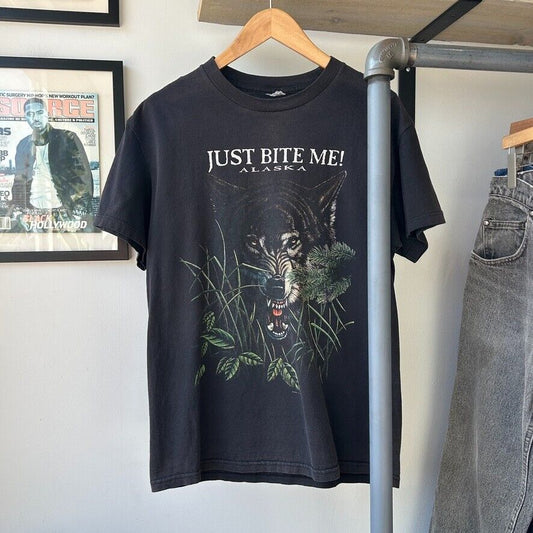 VINTAGE 90s | Just Bite Me Alaska T-Shirt sz M