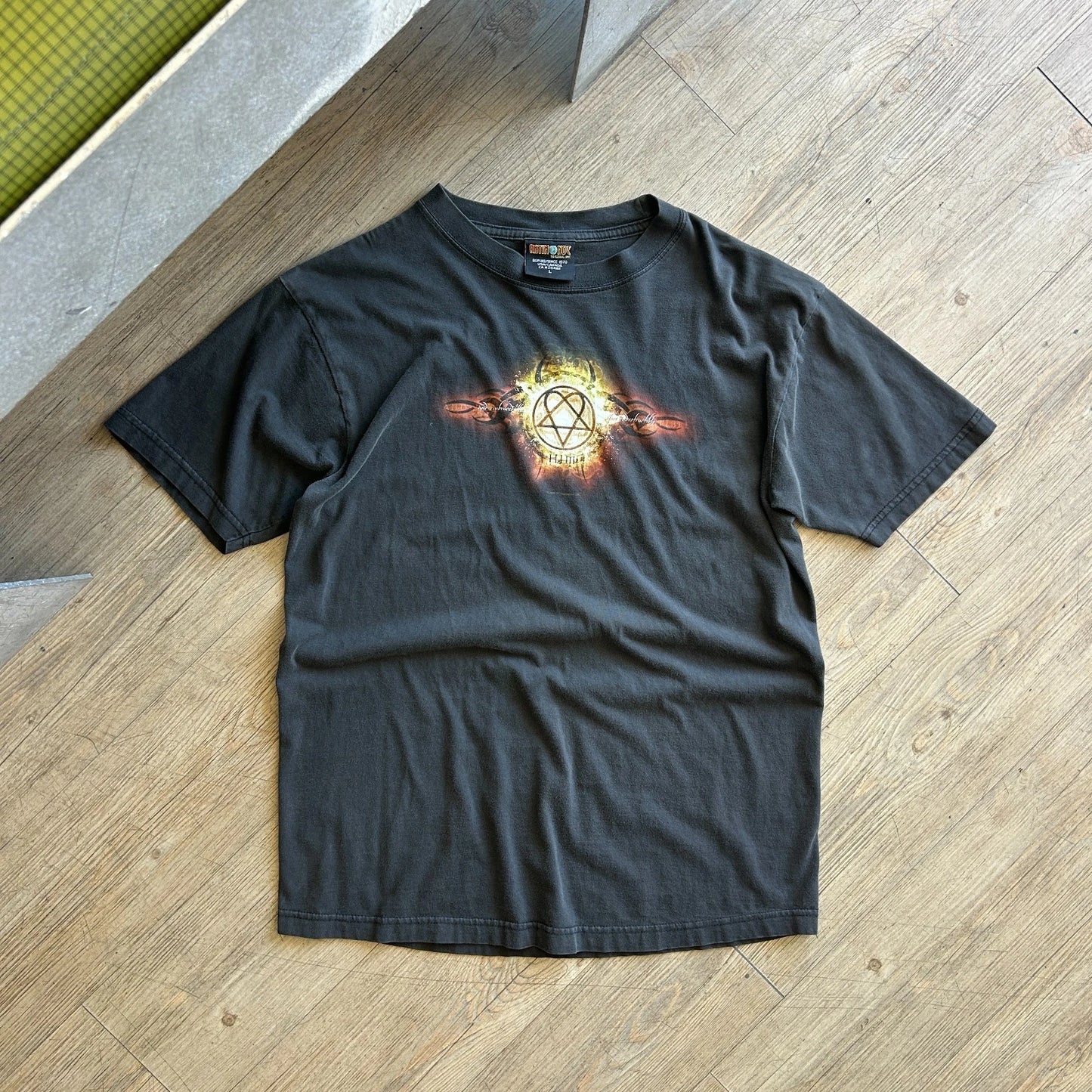VINTAGE Y2k | HIM Heartagram Embrace The Fire Band T-Shirt sz M/L