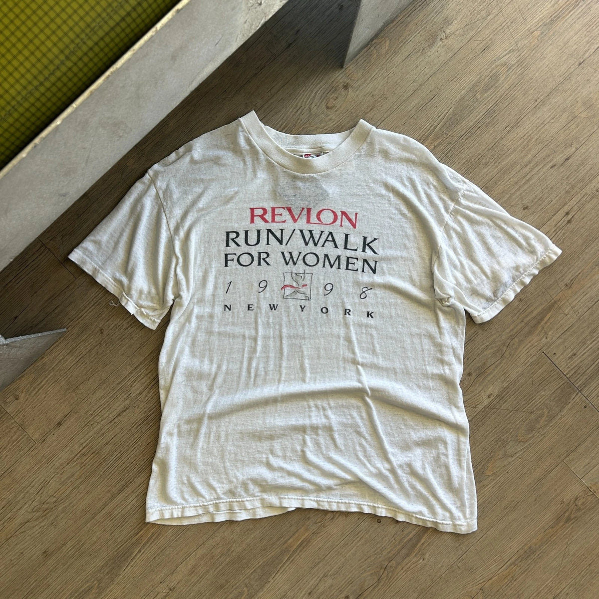 VINTAGE 1998 | REVLON Run/Walk For Women New York Paper Thin T-Shirt sz M