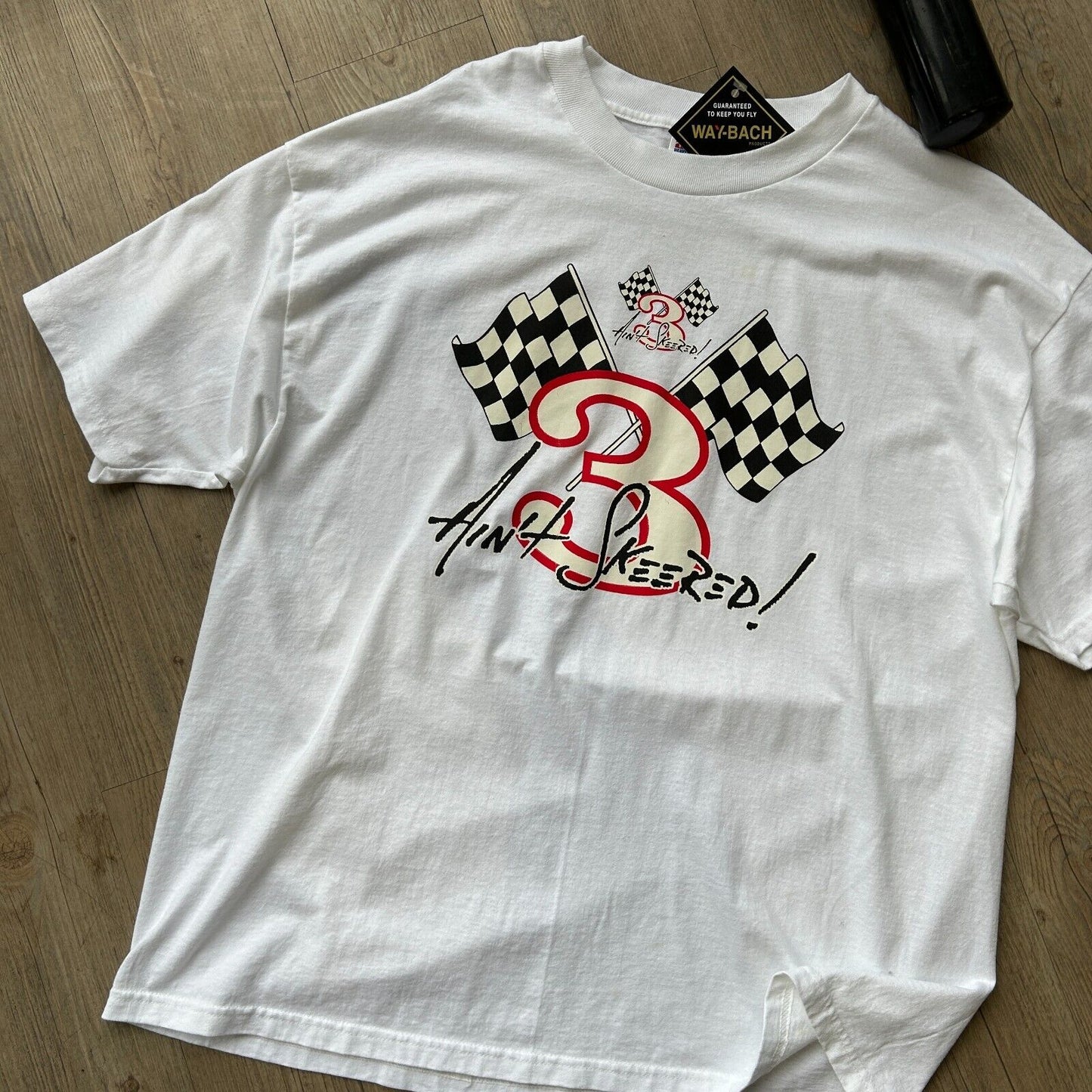 VINTAGE 1997 | Aint Skee Red! Racing Flags White T-Shirt sz XL Adult