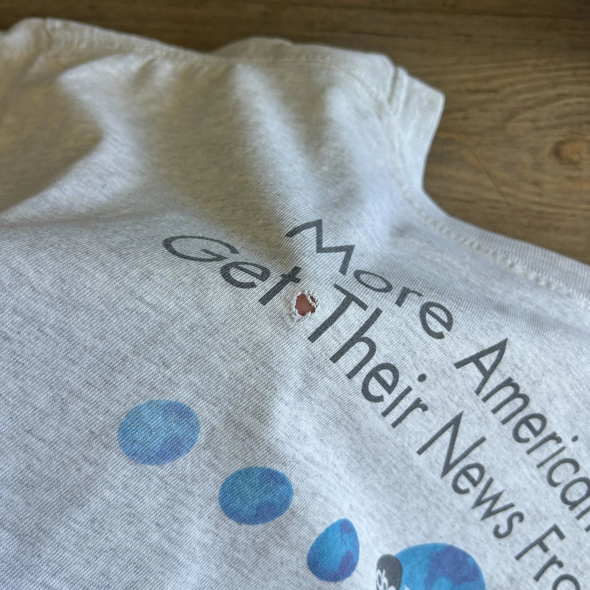 VINTAGE | abc NEWS More Americans Get Their News From Thrashed T-Shirt sz XL