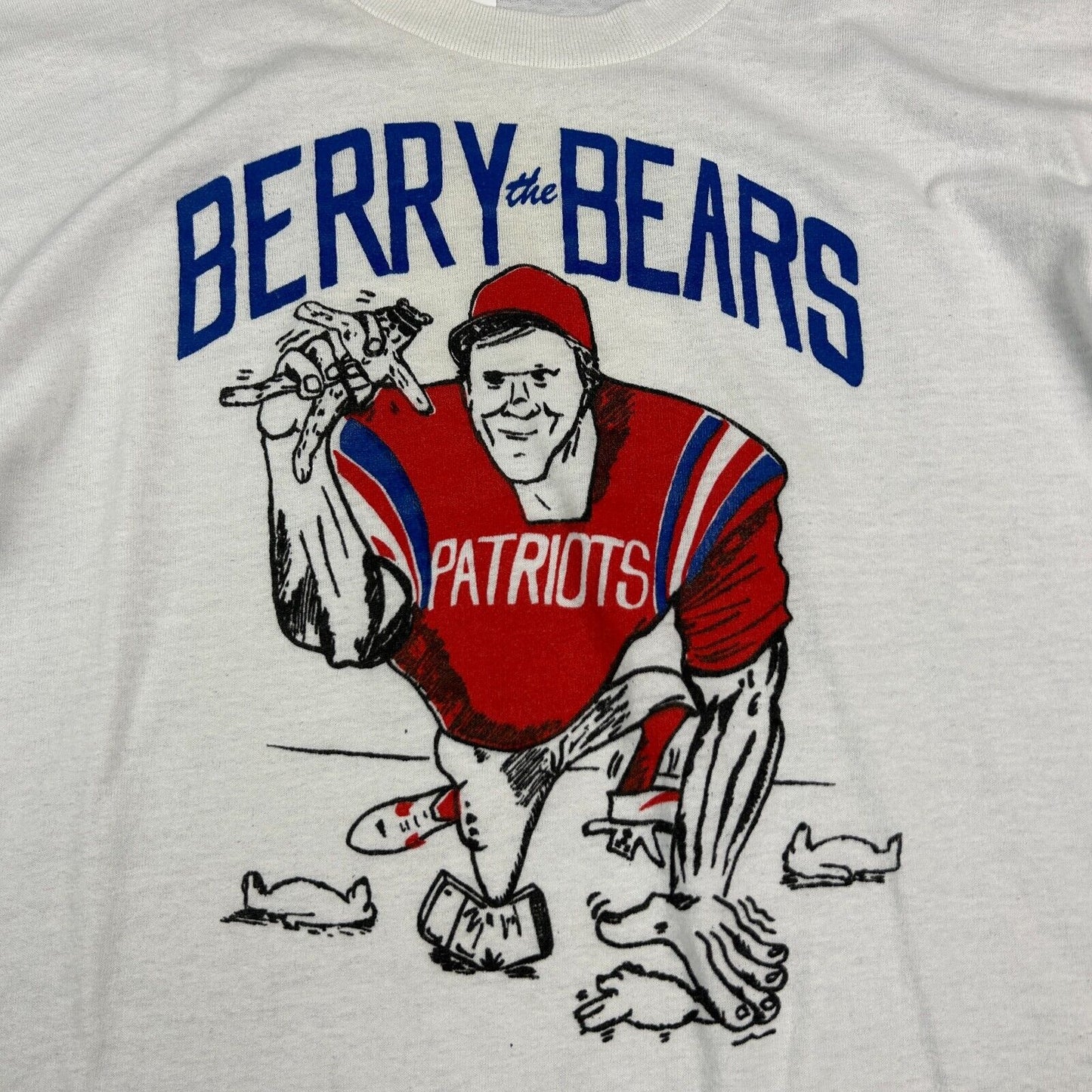 VINTAGE 80s | Berry The Bears Patriots Football T-Shirt sz L Adult