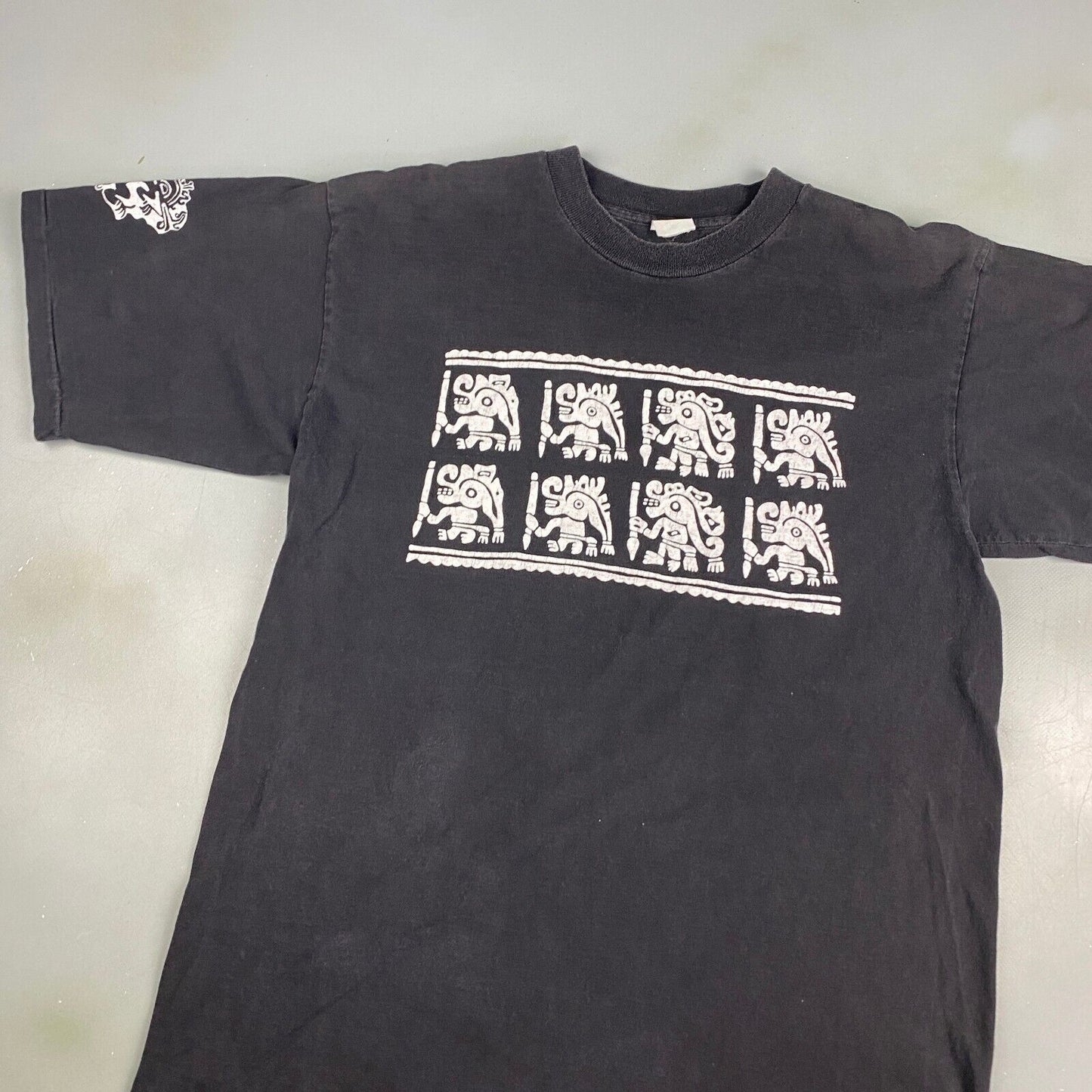 VINTAGE 90s Indian Craft Amazonas Ecuador Black T-Shirt sz Medium Men Adult